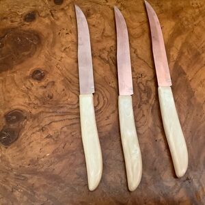 Vintage QUIKUT Stainless Steele 8.75” Steak Knives Ivory Plastic Handle Lot of 3